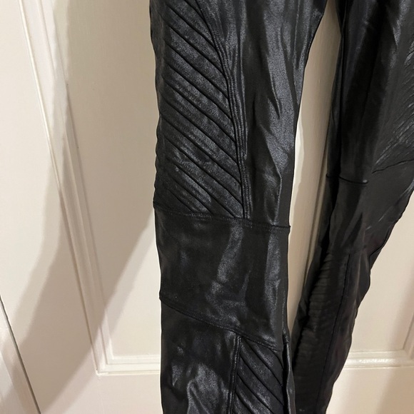Spanx Faux Leather Moto Leggings Black Size Large - Picture 3 of 5